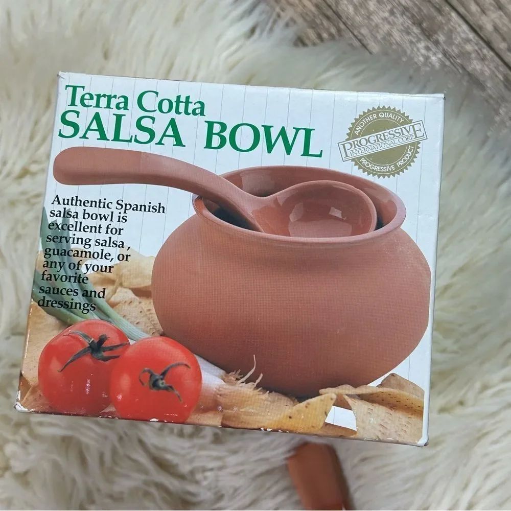 Rustic Terracotta Pot with Ladle - Picture 4 of 7